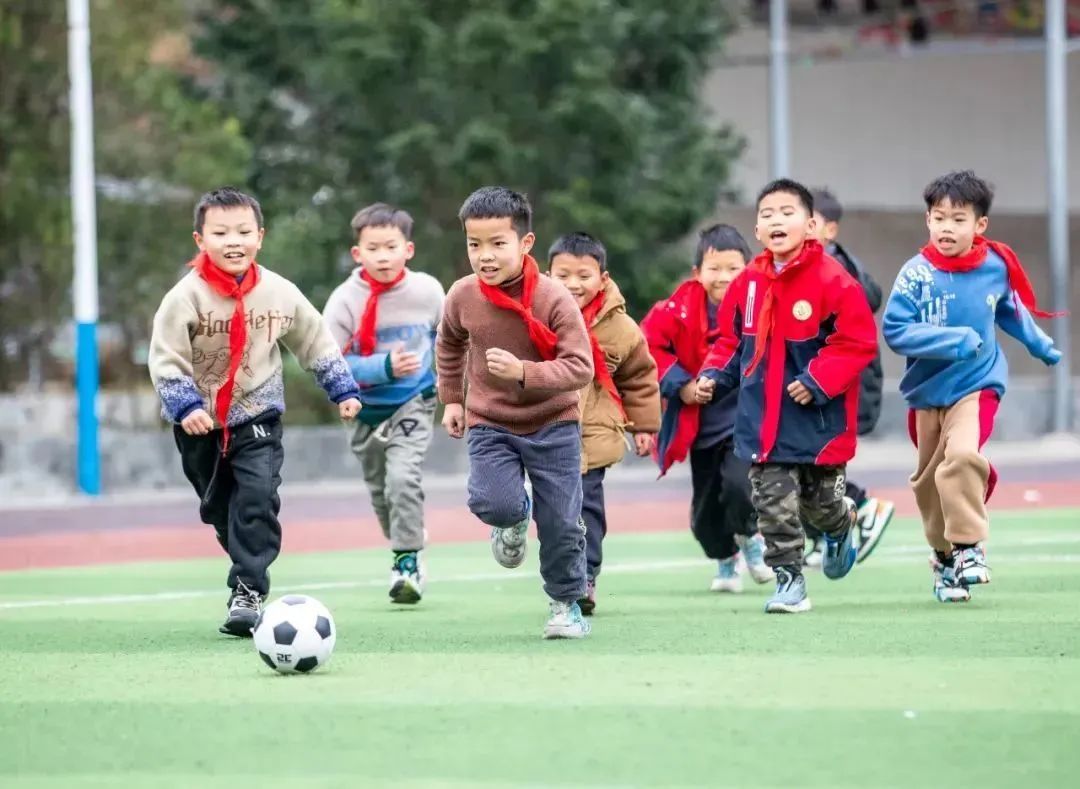 踢足球规则基本注意要点_踢足球注意的基本规则_踢足球规则基本注意事项