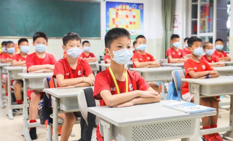 恒大足球学校女子足球队_恒大足球学校女足冠军少儿_恒大足球学校孩子的现状如何